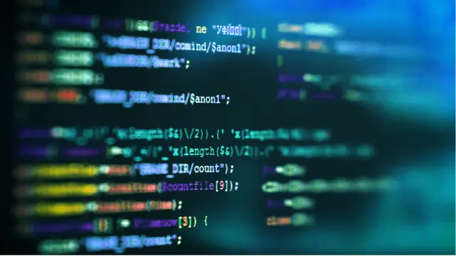Softwares embarcados que controlam e otimizam o funcionamento de dispositivos eletrônicos, viabilizando tecnologias em setores como automotivo, médico, industrial e de consumo, com alto desempenho e eficiência.