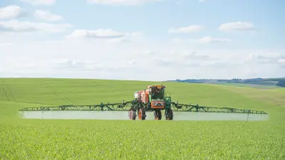 Solução para plantio trator cultivando solo