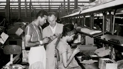 1960: linha de produção de CaP