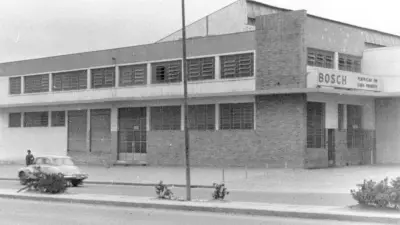 1975: fábrica piloto de Curitiba, PR.