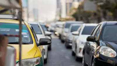 carros em congestionamento