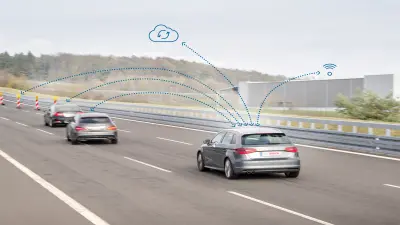 Carro com ícones de conexão andando pela rodovia