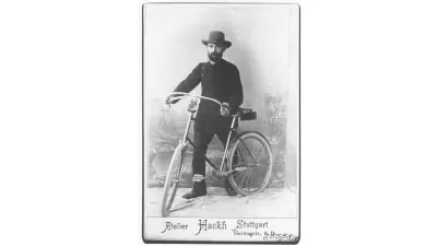 Robert Bosch com uma bicicleta